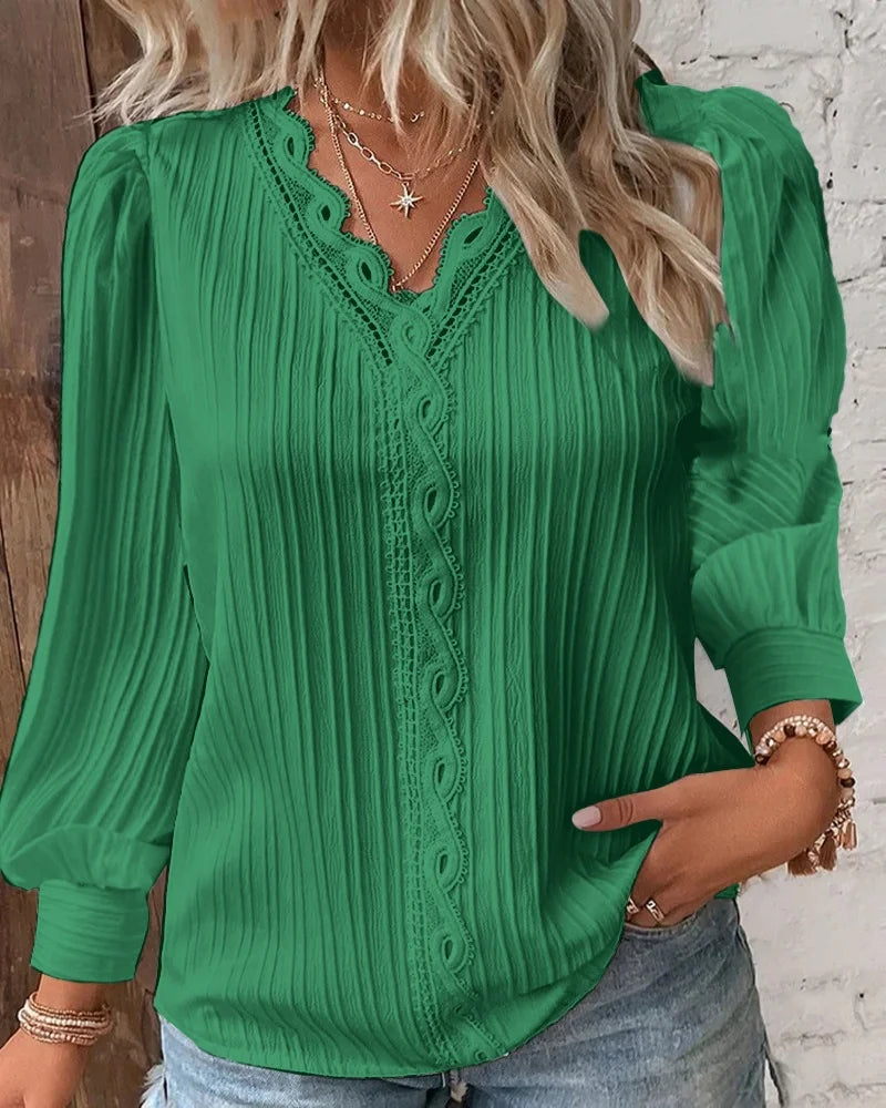 Selvie – Blouse with Lace Trim and Pleats
