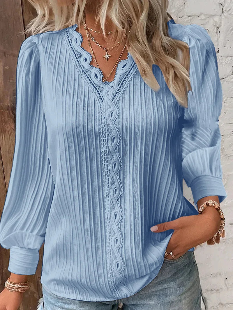 Selvie – Blouse with Lace Trim and Pleats