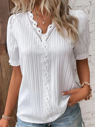 Mira – Feminine top with lace details