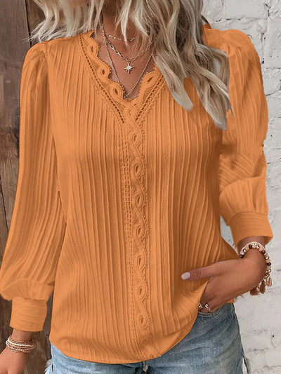 Selvie – Blouse with Lace Trim and Pleats