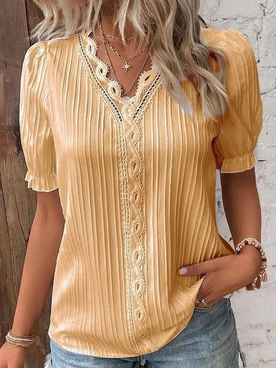 Mira – Feminine top with lace details