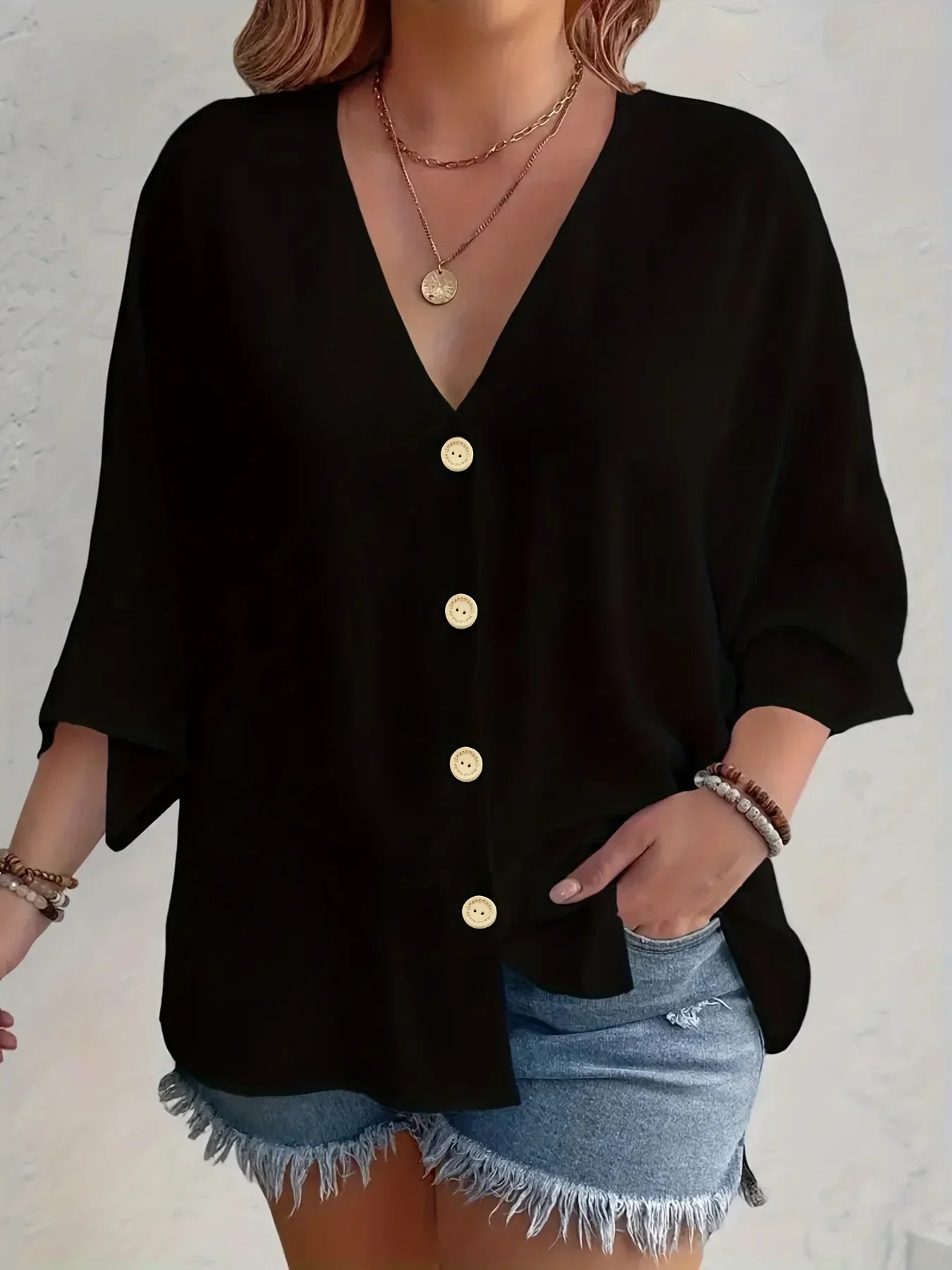 Signe – Blouse with Buttons and ¾ Sleeves