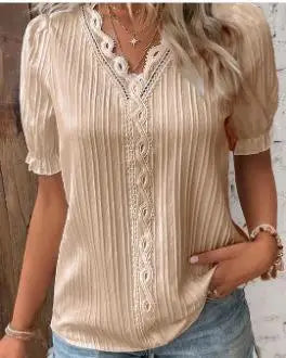 Mira – Feminine top with lace details