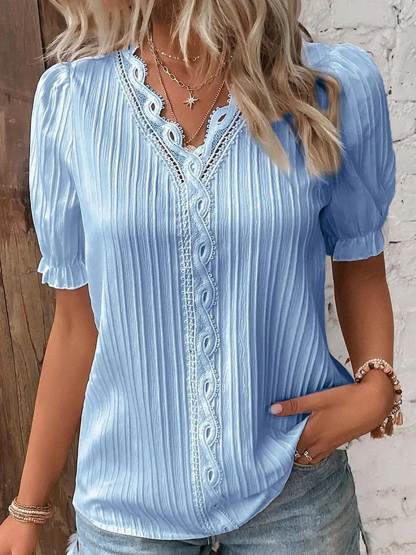 Mira – Feminine top with lace details