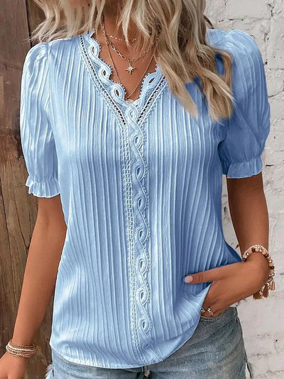 Mira – Feminine top with lace details