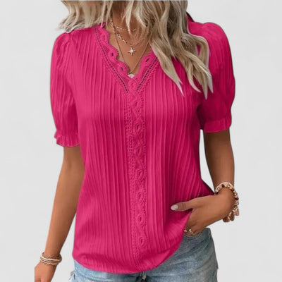 Mira – Feminine top with lace details